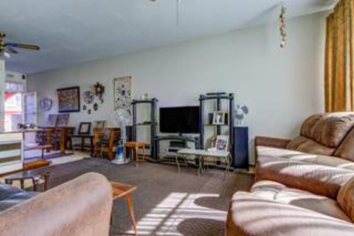 Spacious ground floor apartment. - Photo 5