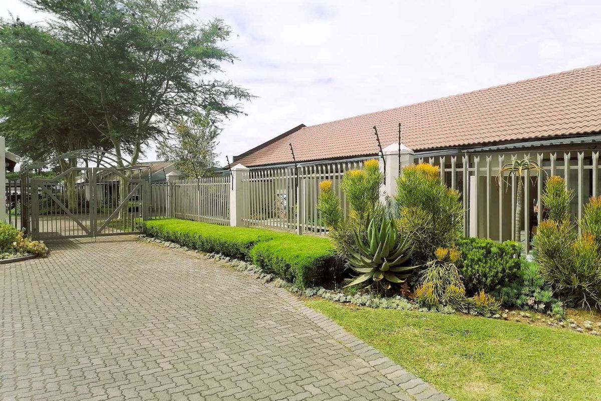 Charming 2-bedroom Cluster House - Photo 2