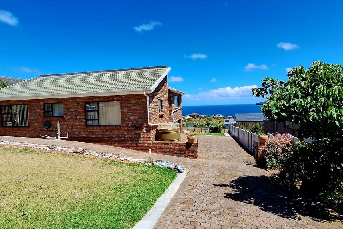 Dana Bay Gem: 3-Bed House with Flat & Ocean Views! - Photo 3