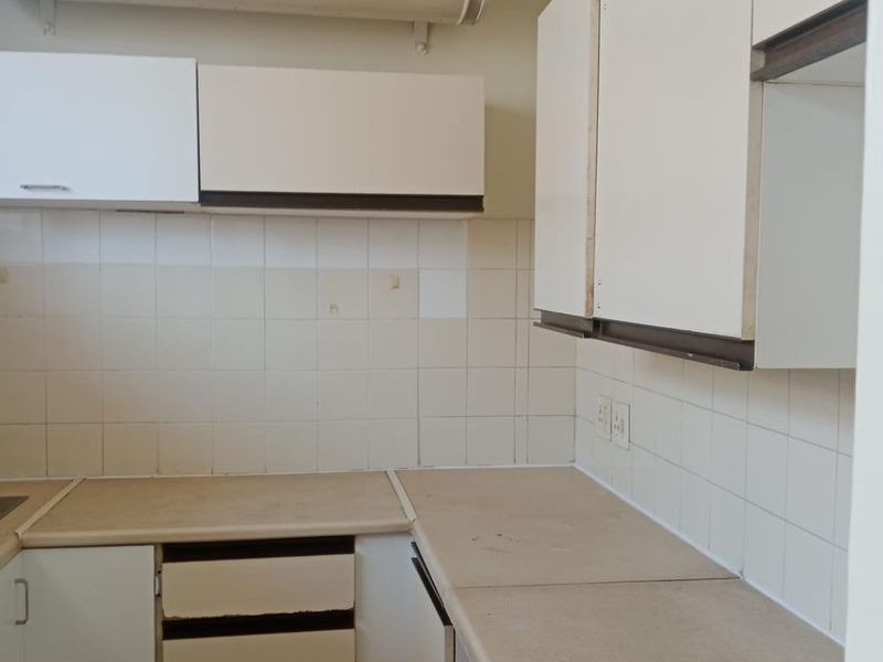 A BACHELOR FLAT TO RENT IN SUNNYSIDE - Photo 5