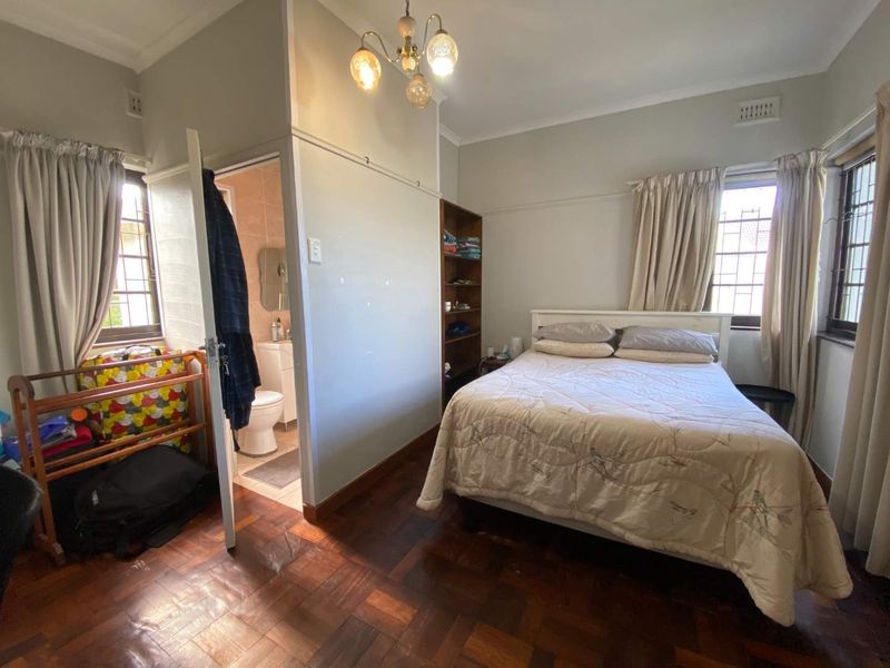 Good old fashioned Value. UCT students dream home. - Photo 9