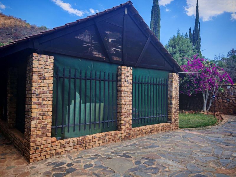 House With Additional Vacant Stand - Photo 3