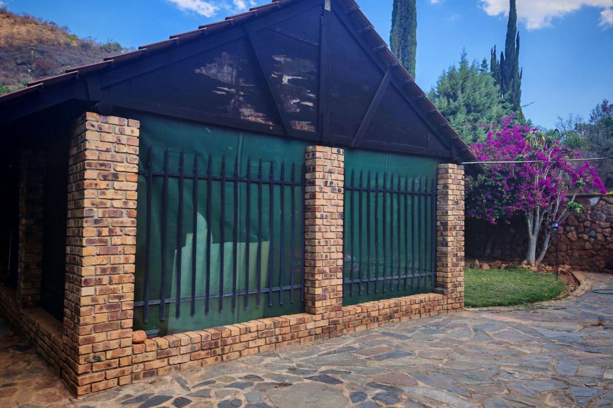 House With Additional Vacant Stand - Photo 3