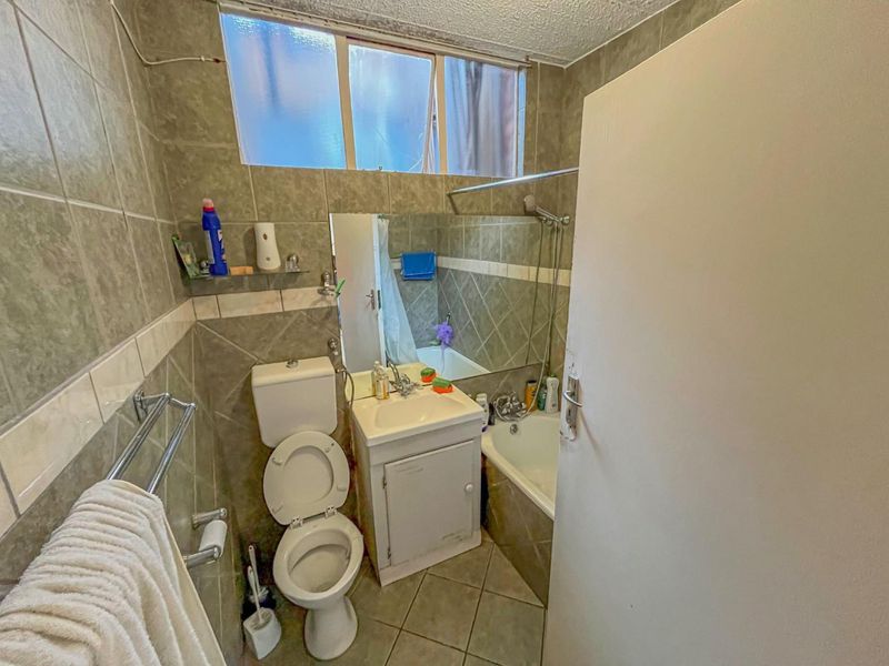 2 Bedroom Apartment / Flat for Sale in La Montagne - Photo 7