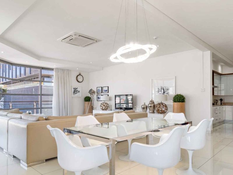 Top Floor Apartment with Mountain Views - Photo 8