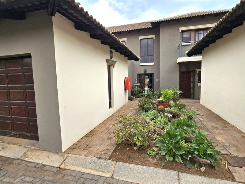 NEAT 2 BEDROOM TOWNHOUSE IN MELODIE - Photo 3