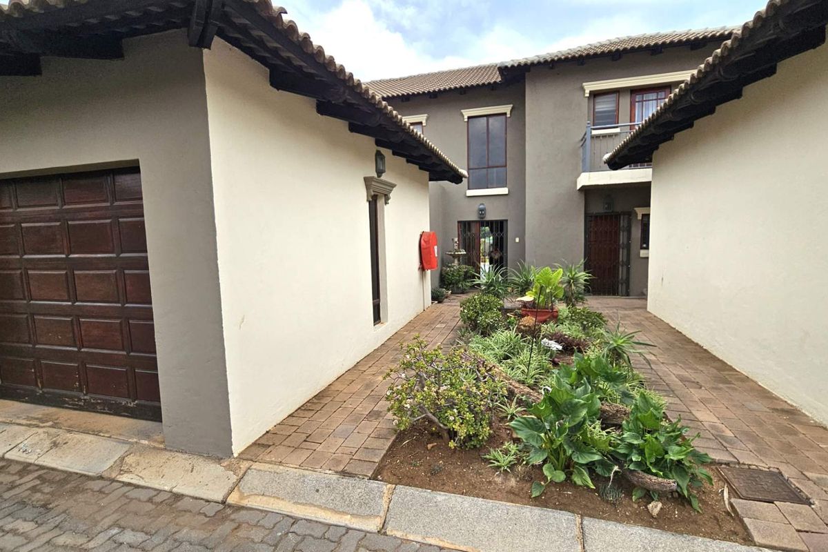 NEAT 2 BEDROOM TOWNHOUSE IN MELODIE - Photo 3