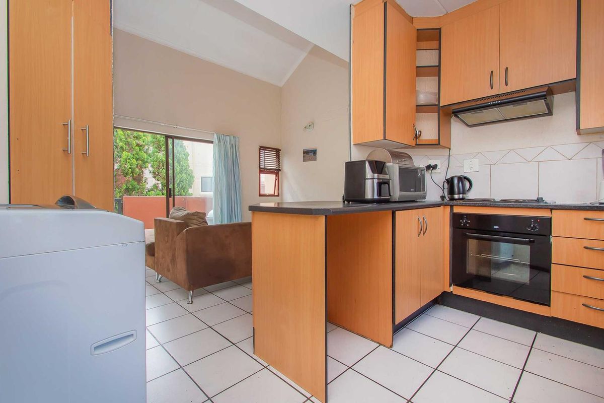 Spacious, Secure Apartment Close to Schools. - Photo 5