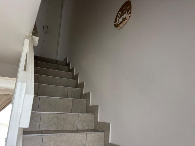 Stylish and Secure: 2-Bedroom Apartment in Eersteriver! - Photo 3