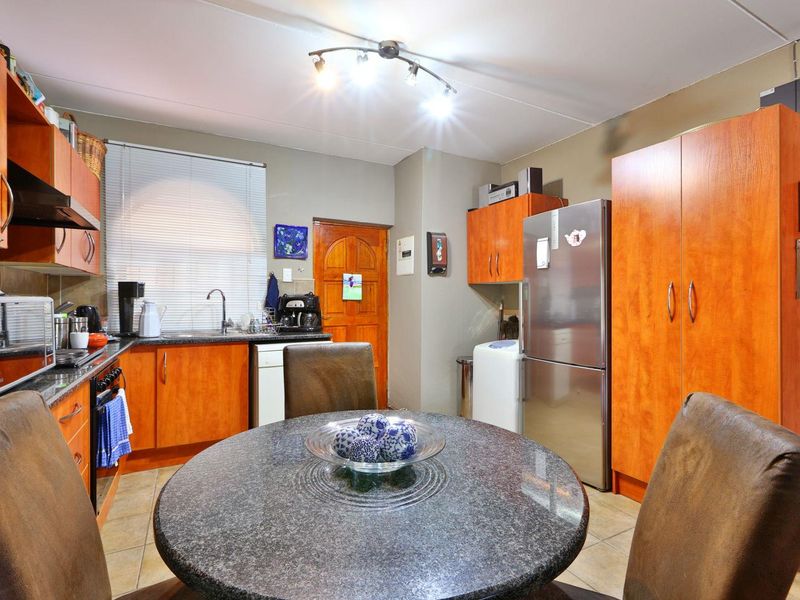 Best Value 2 beds, 2 baths, garage - Photo 6