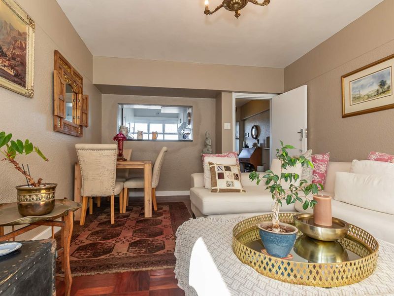 SECURE, SPACIOUS LOCK UP & GO APARTMENT - Photo 8