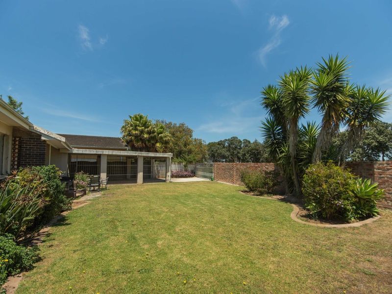 Family Home with Spacious Garden & Great Outdoor Living opposite Rowallan Park Primary School! - Photo 7