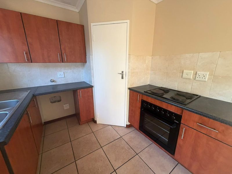 Two Bedroom Top unit in The Reeds, Centurion - Photo 8