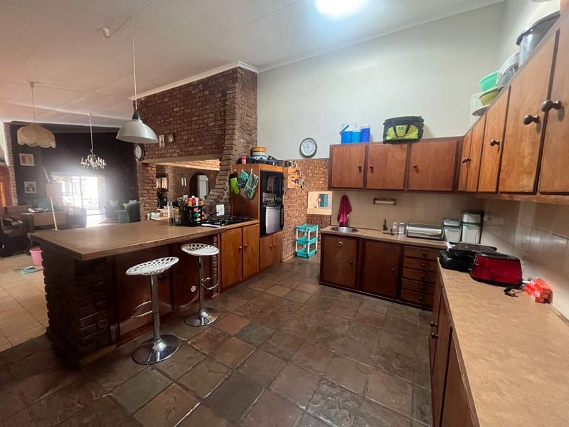 Lovely family home with flat in a sought-after neighbourhood - Photo 5