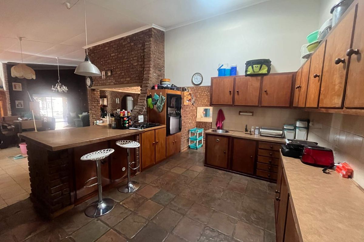 Lovely family home with flat in a sought-after neighbourhood - Photo 5