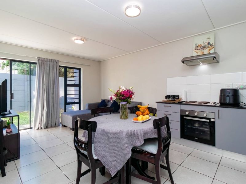 Modern ground-floor apartment with private garden in prime Bellville location. - Photo 3