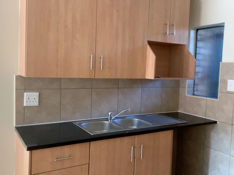 Modern 2-Bedroom Apartment for Sale in Route 82 Security Village – Alveda, Johannesburg South - Photo 5