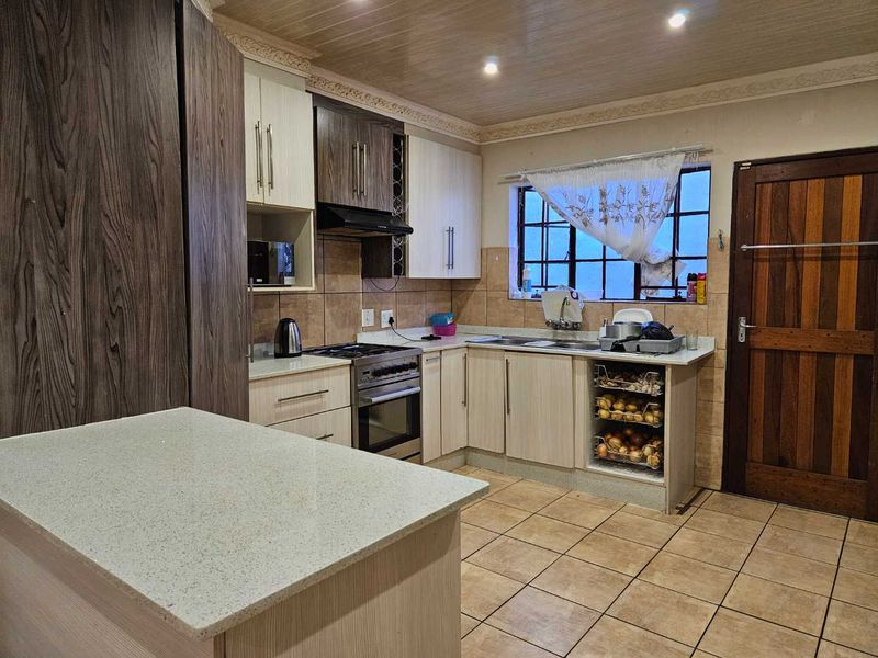 3 bedroom house in the heart of Theresapark - Photo 4