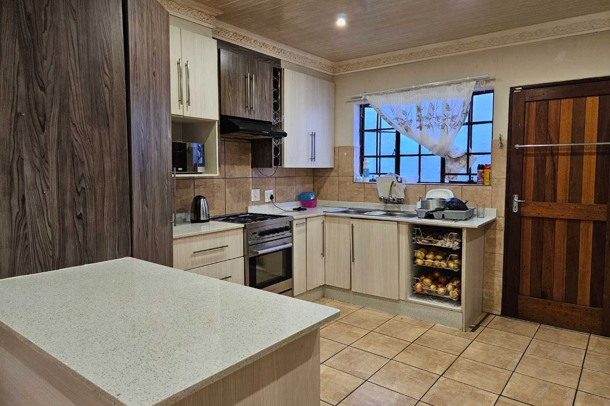 3 bedroom house in the heart of Theresapark - Photo 4