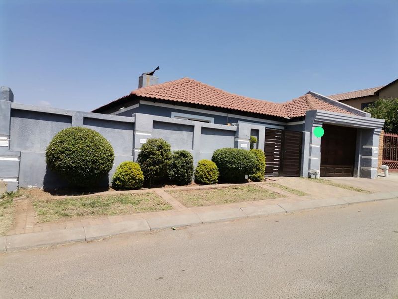 3 BEDROOMS HOUSE FOR SALE - Photo 1