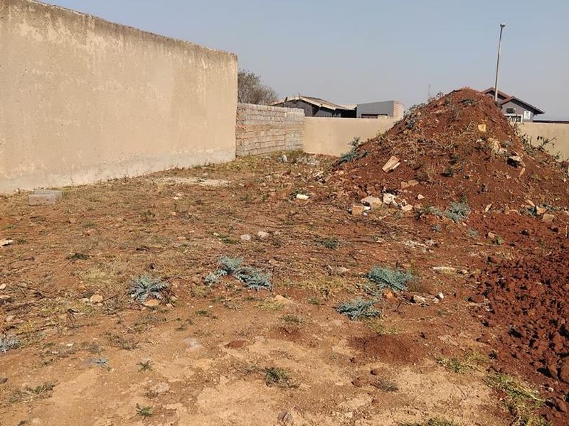 Large vacant land available for sale. - Photo 6