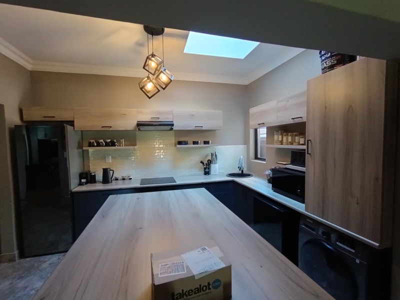 MIDSTREAM SECURITY ESTATE - LUXURY 5 BEDROOM MANSION - Photo 8