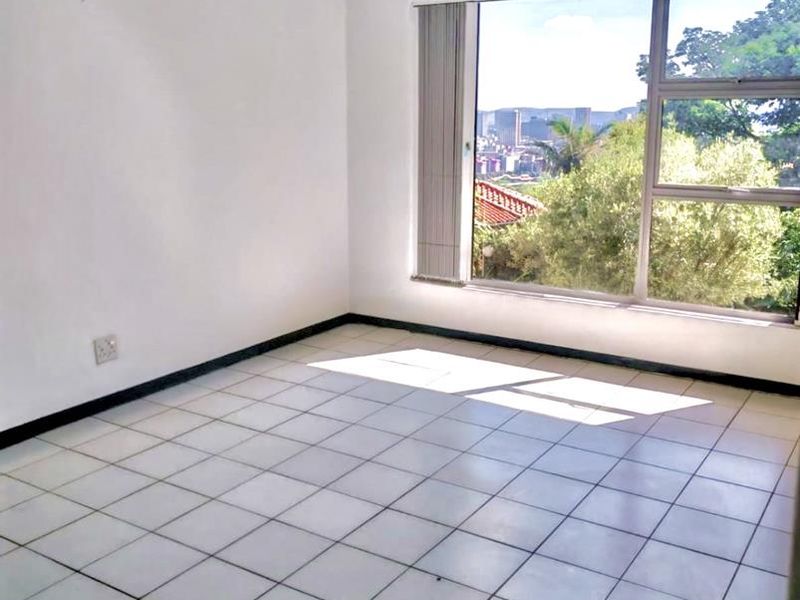 3 Bed Partially Furnished North Facing Flat - Views of Pretoria and the Pool - Photo 2