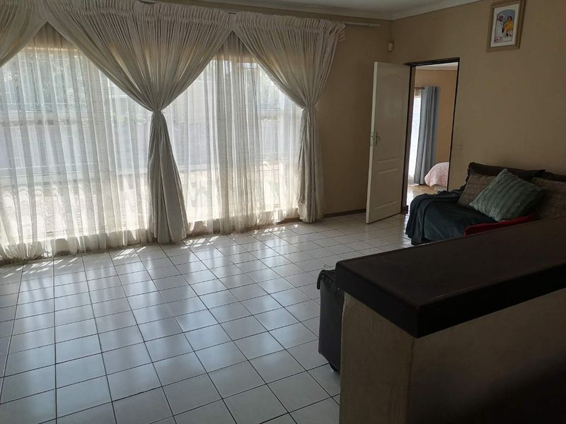 Spacious home with lots of spare land to expand. - Photo 7