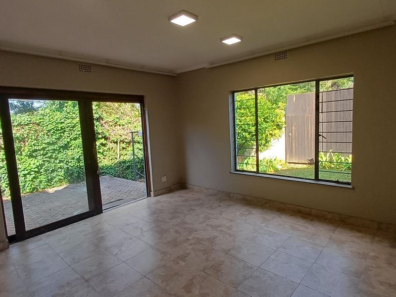 Charming Renovated Cottage with Study in the Heart of Victory Park - Photo 10