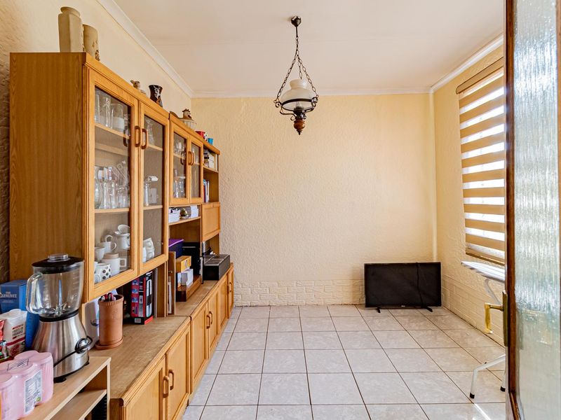 Discover Serenity in a Heritage Leafy Suburb - Photo 7