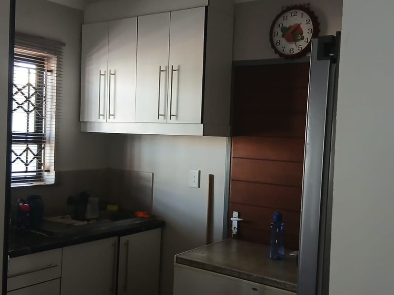 Clayville R895 000- Lovely neat Home - Photo 5