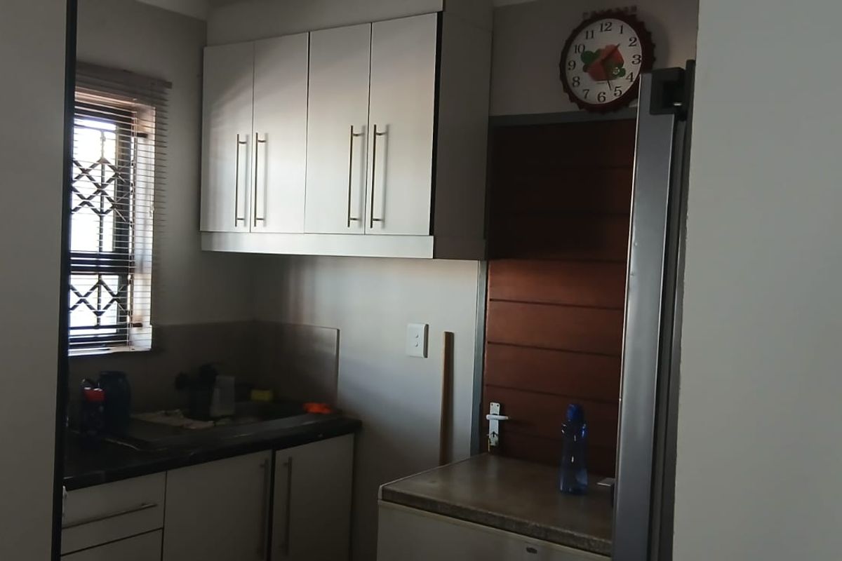 Clayville R895 000- Lovely neat Home - Photo 5