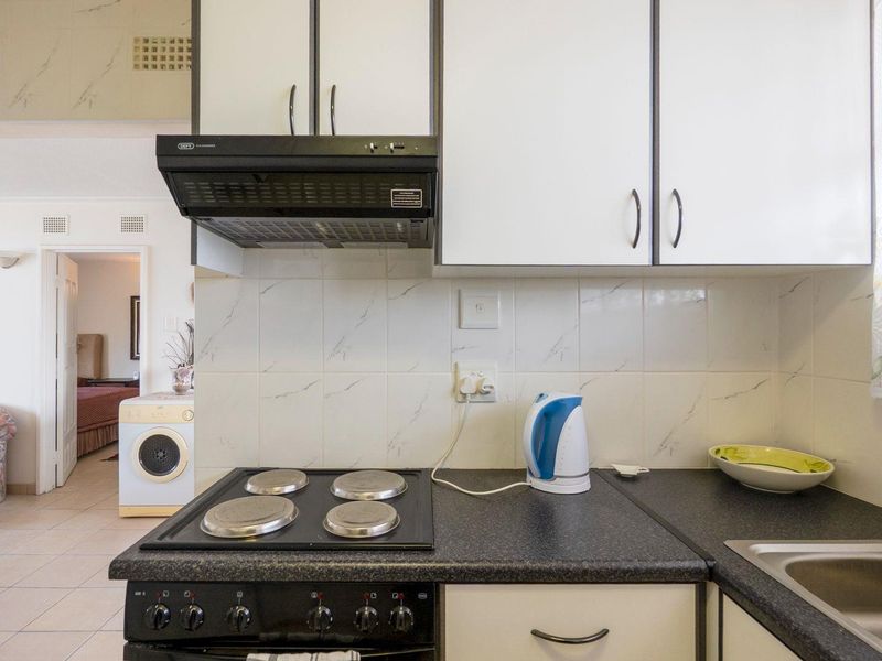 Spacious seaside living - Photo 9