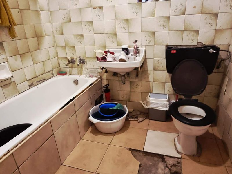 Khomasdal 3 bedroom house with flat - Photo 10