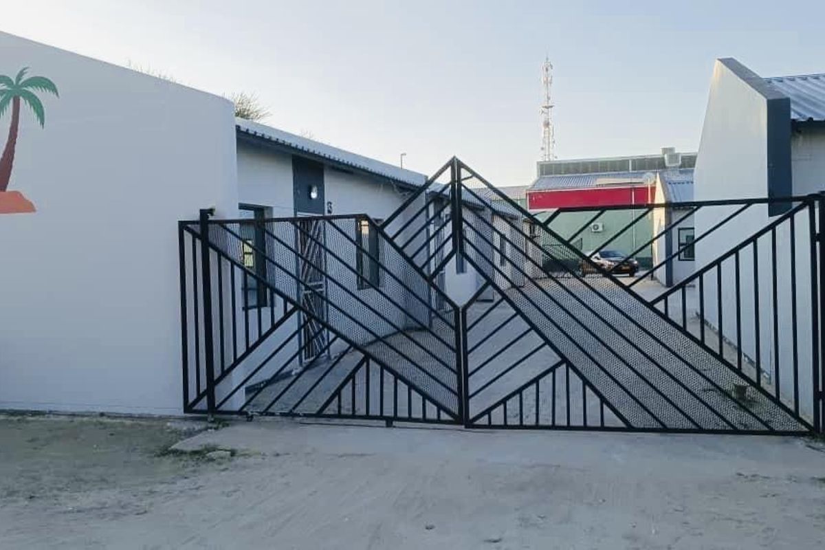 BLOCK OF 16 FLATS FOR SALE in NKURENKURU, Ext.1, Kavango West Region. - Photo 2