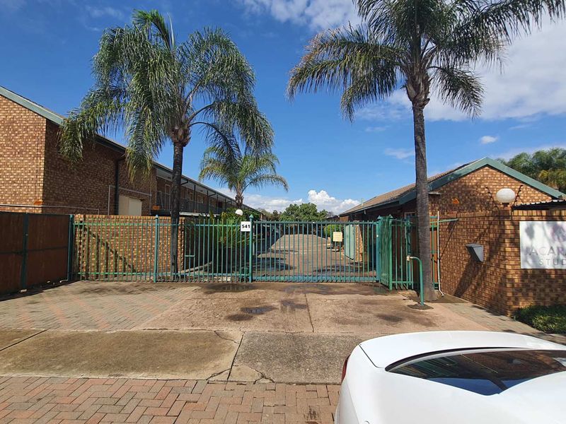 **Bachelor Apartment for Sale in Tranquil Rietfontein Location** - Photo 2