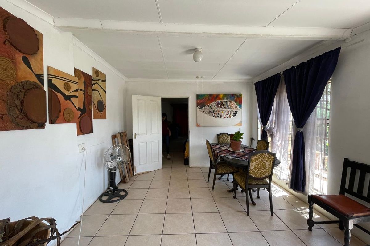 Hello Jan Niemand Park! Two Houses in One Yard. - Photo 4