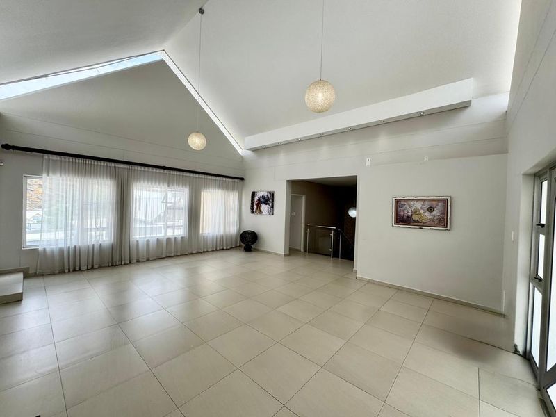 House for Sale in Elisenheim - Photo 5