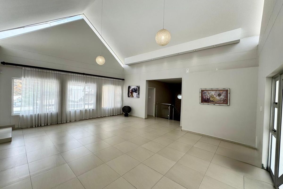 House for Sale in Elisenheim - Photo 5