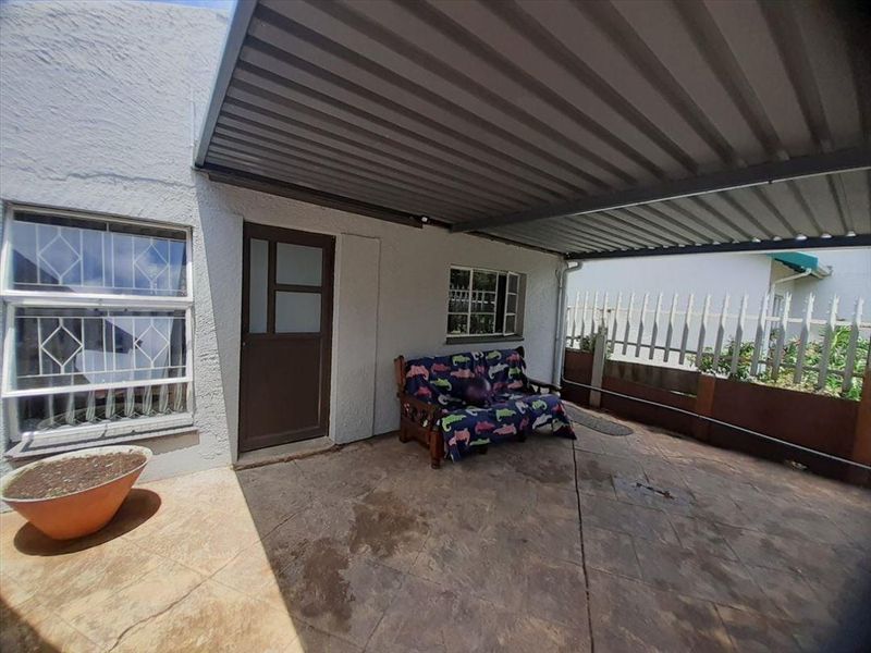 Family home with 2 x one bedroom flats - Photo 2