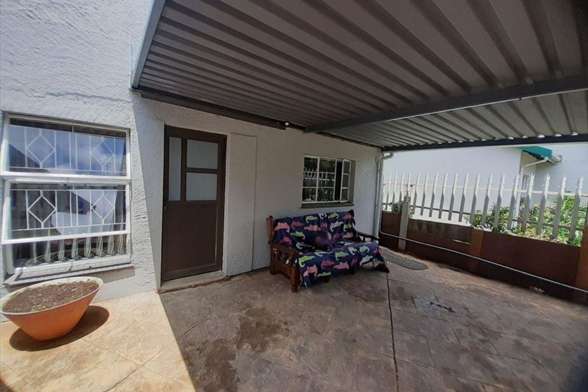 Family home with 2 x one bedroom flats - Photo 2
