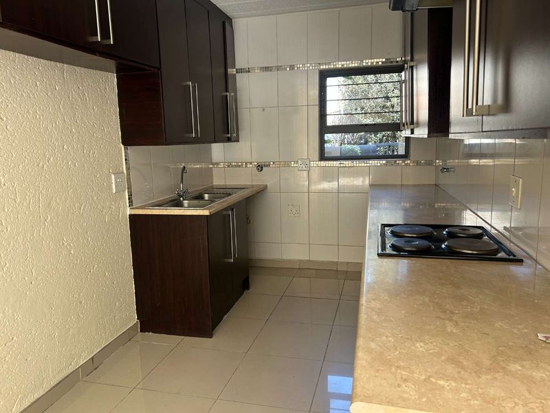 Perfectly located ground floor unit. - Photo 10