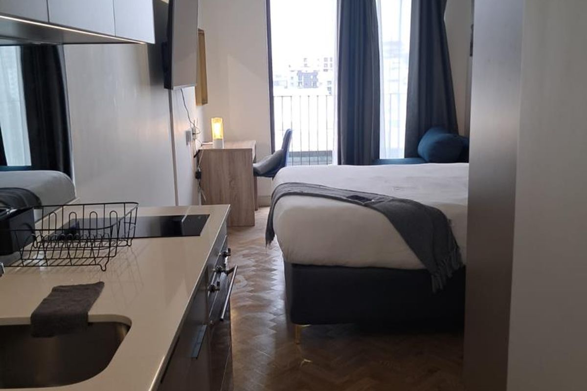 STUPENDOUS FULLY FURNISHED STUDIO APARTMENT IN THE NEW AND ICONIC COMPLEX IN ROSEBANK - Photo 4