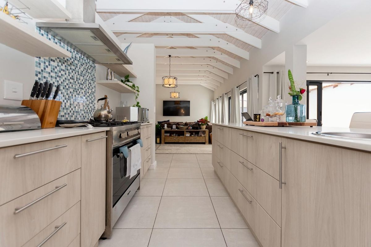 3-Bedroom House in Prestige Langebaan Country Estate - Photo 2