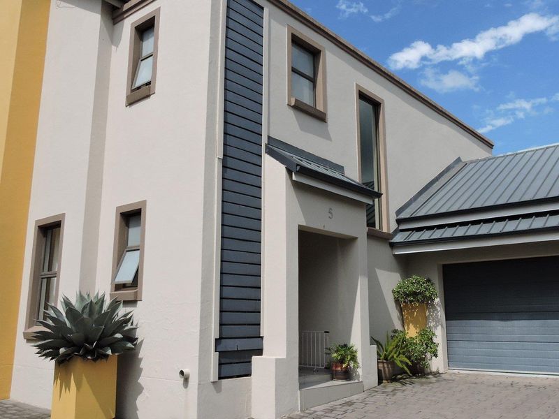 Charming 3-Bedroom Home within secure villas estate - Photo 1