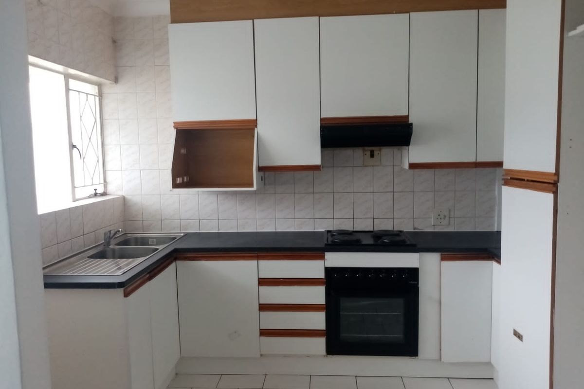 Spacious 2 Bedroom apartment available in Windsor West - Ideal Lock-Up & Go - Photo 2