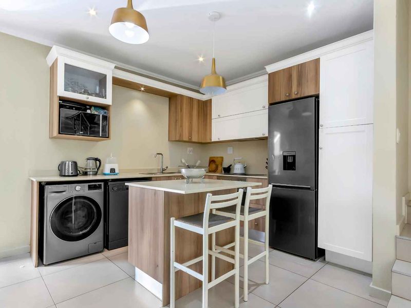 2 BEDROOM MODERN TOWNHOUSE FOR SALE IN BRYANSTON - Photo 4