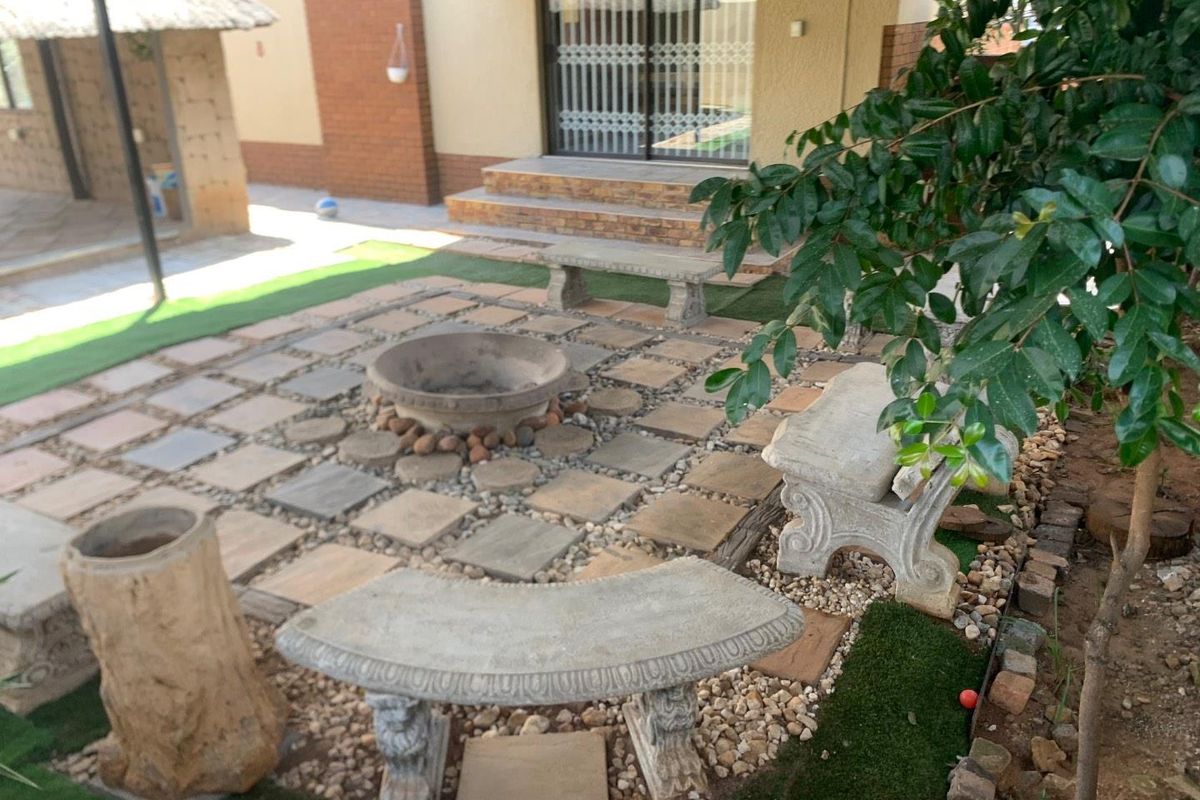 **Create Cherished Family Memories in the Heart of Glenanda - Photo 5