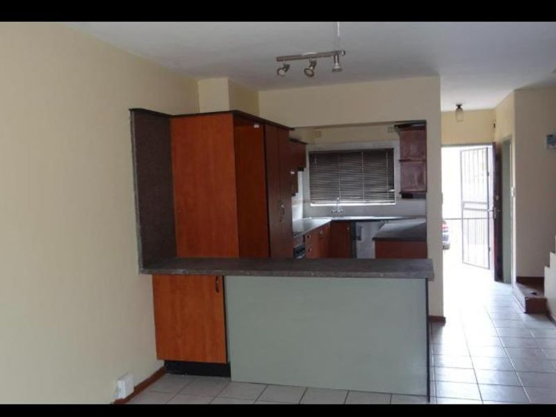 For Sale 2-Bedroom Duplex in Fontainebleau Randburg - Photo 6