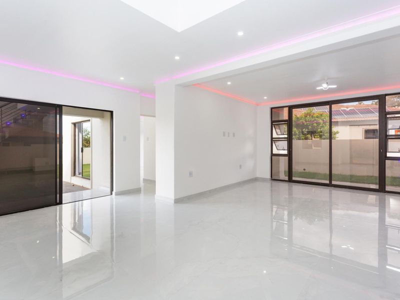 A Luxurious 5 Bed Home for Sale in Thorn Fields Estate - Photo 9